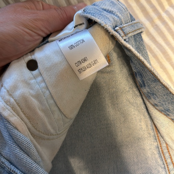 agolde style a026 g-811 size 28 light wash distressed cut off shorts - Picture 3 of 4